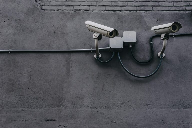 Sistem de camere de supraveghere: 5 atuuri incontestabile. Iată cum crește valoarea imobilului