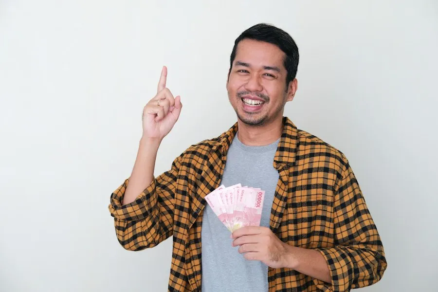 Photo saving and investing for young adults