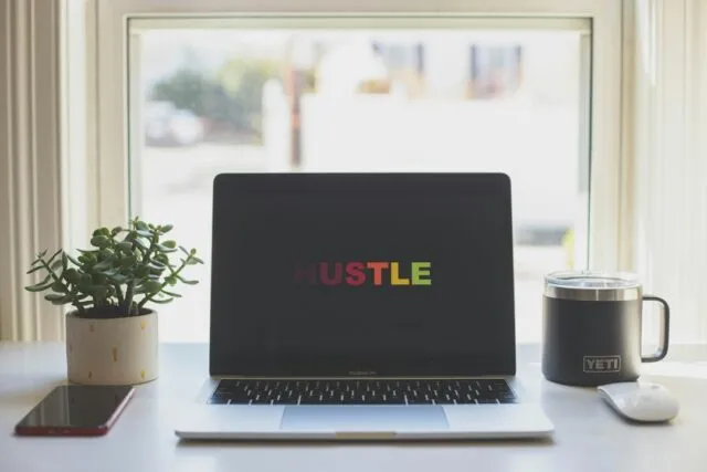 Photo side hustle time management tips